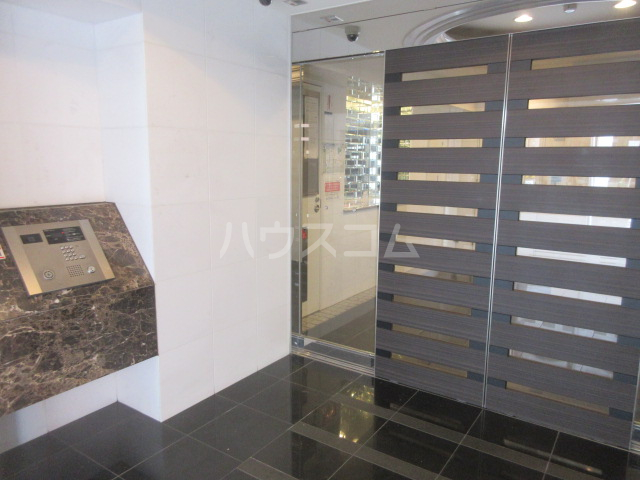 24/30 エントランス