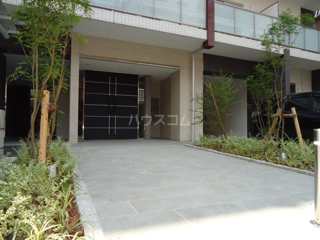 18/23 エントランス