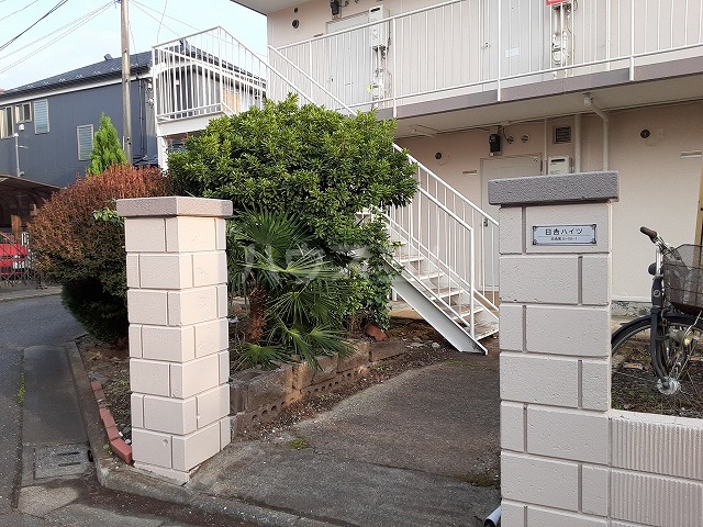 19/27 エントランス