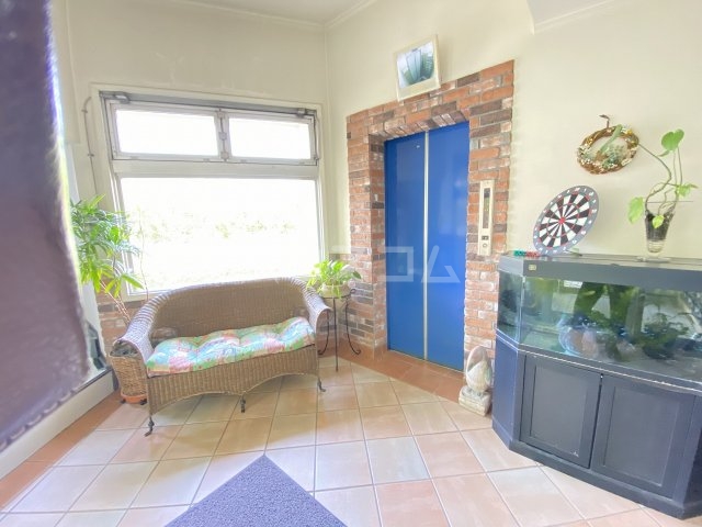 27/30 エントランス