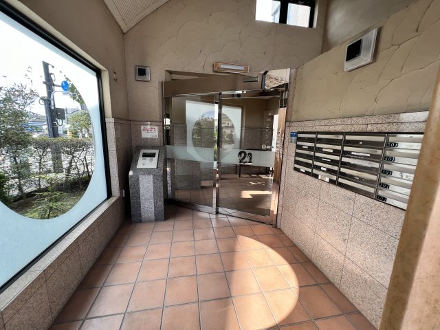 28/30 エントランス