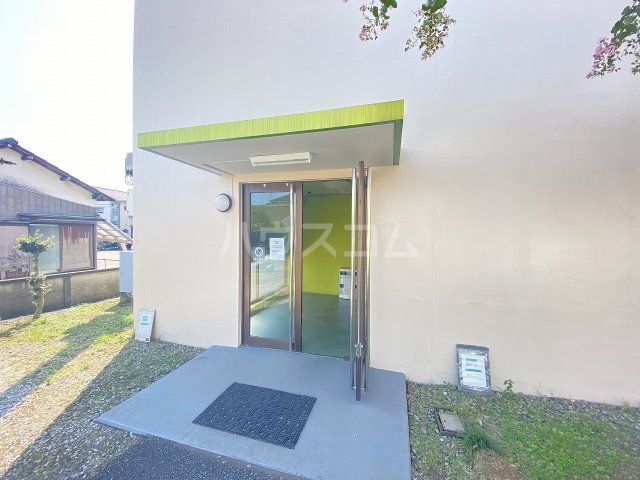 21/30 エントランス