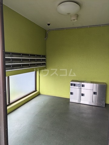 18/28 エントランス