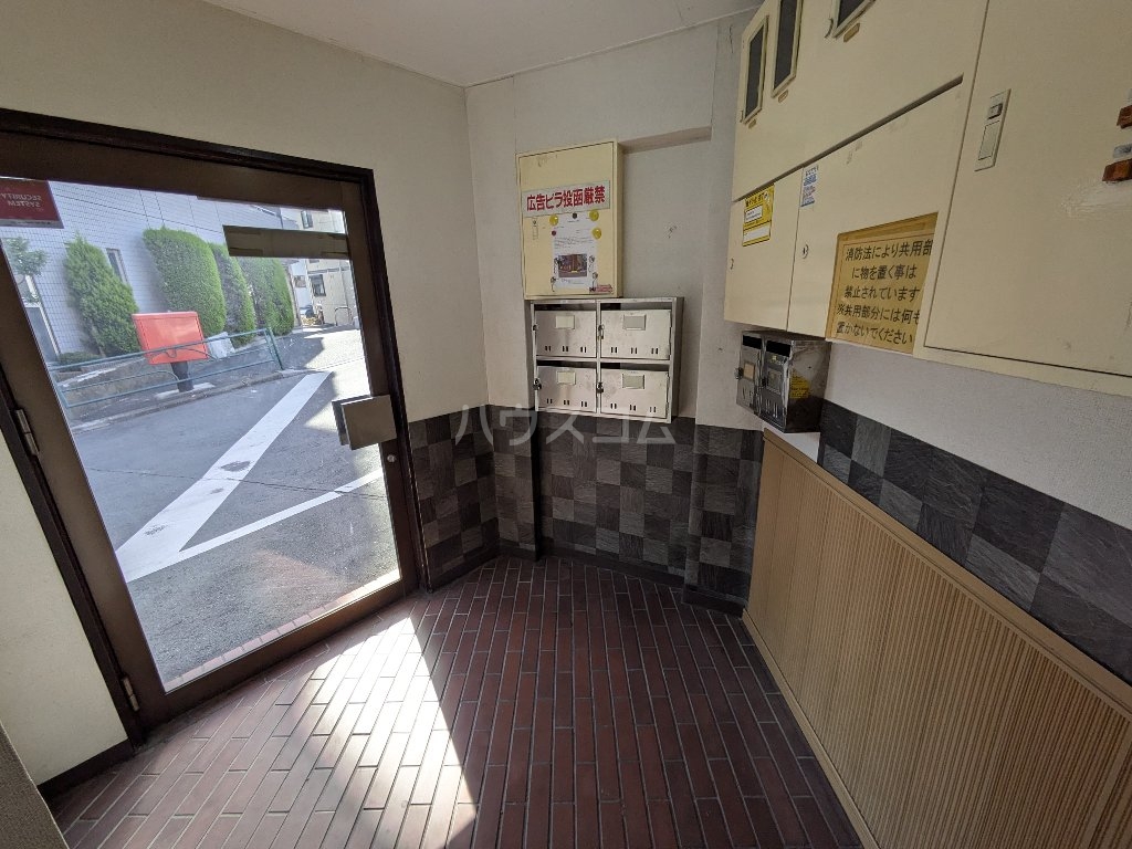 26/30 エントランス