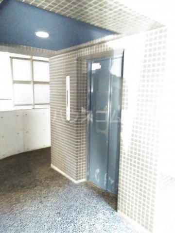 26/30 エントランス