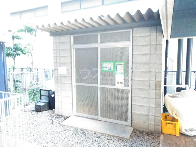 27/30 エントランス