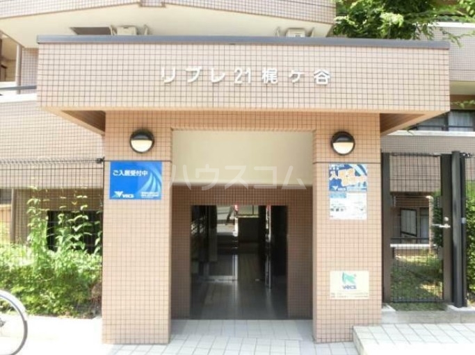 18/23 エントランス