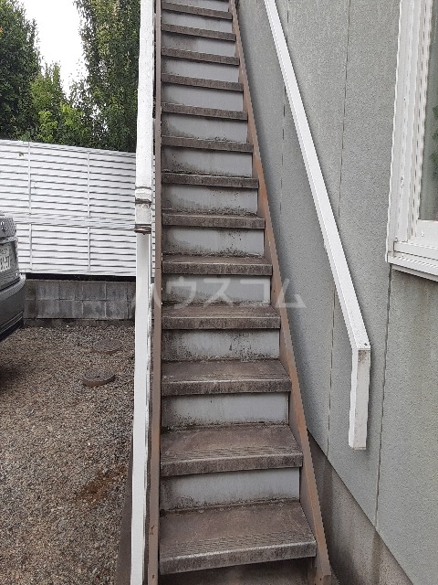 23/30 エントランス