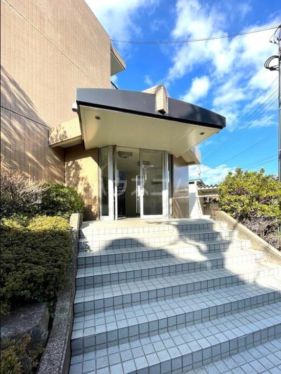 2/3 エントランス