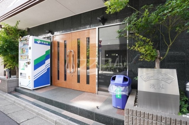 24/28 エントランス