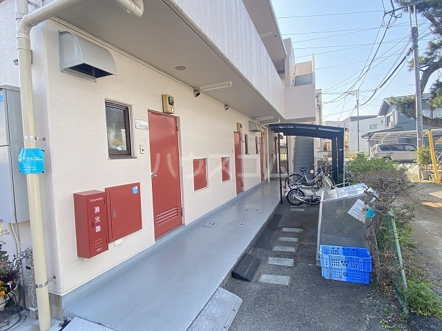 21/30 エントランス