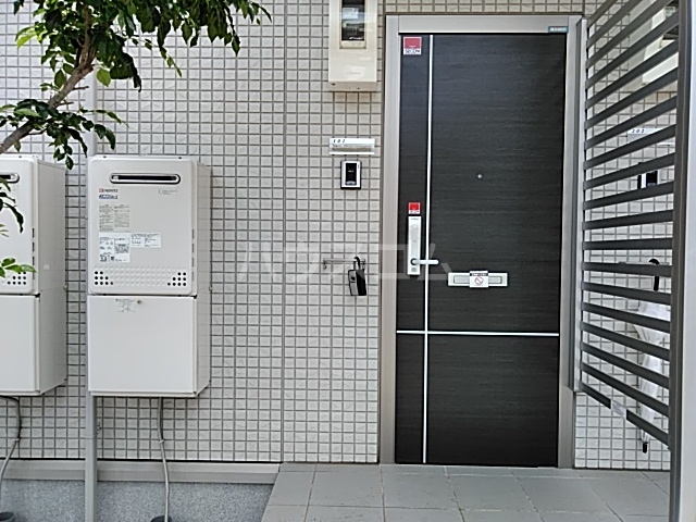 26/30 エントランス