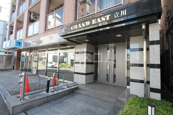 15/19 エントランス