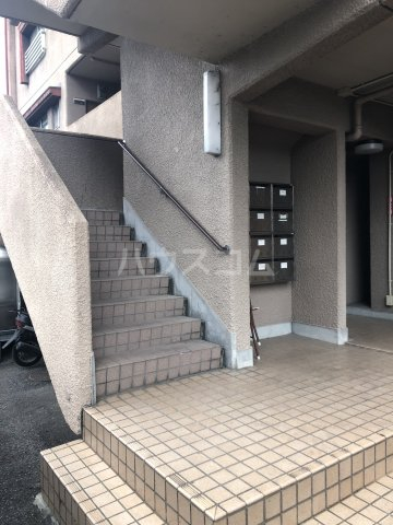 22/30 エントランス