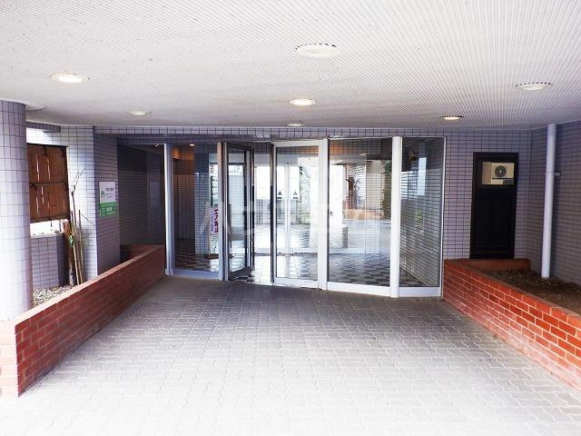 23/30 エントランス