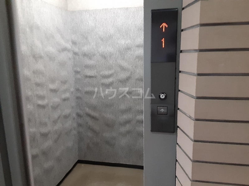 26/30 エントランス