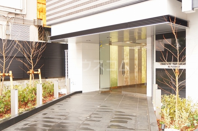 23/30 エントランス