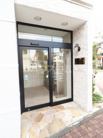 21/30 エントランス