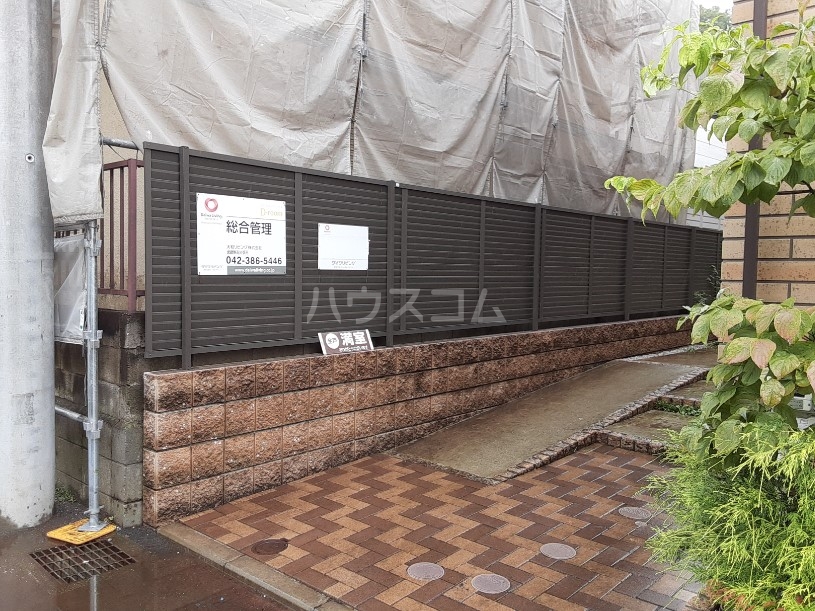 27/30 エントランス