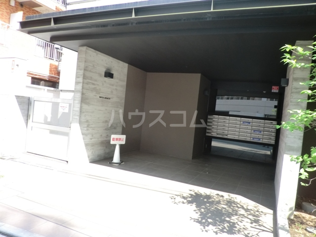 21/30 エントランス