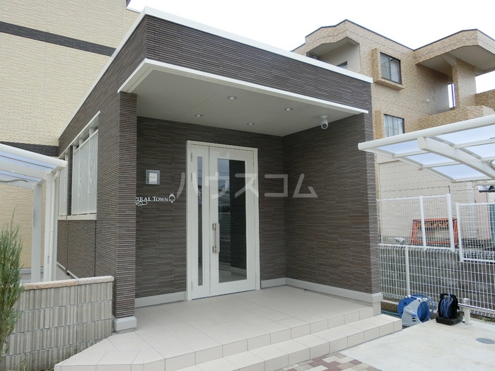 28/30 エントランス