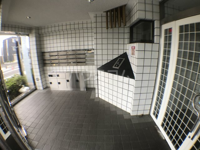 18/28 エントランス