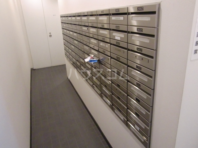 21/30 エントランス