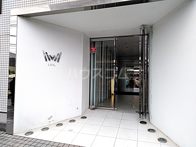 28/30 エントランス