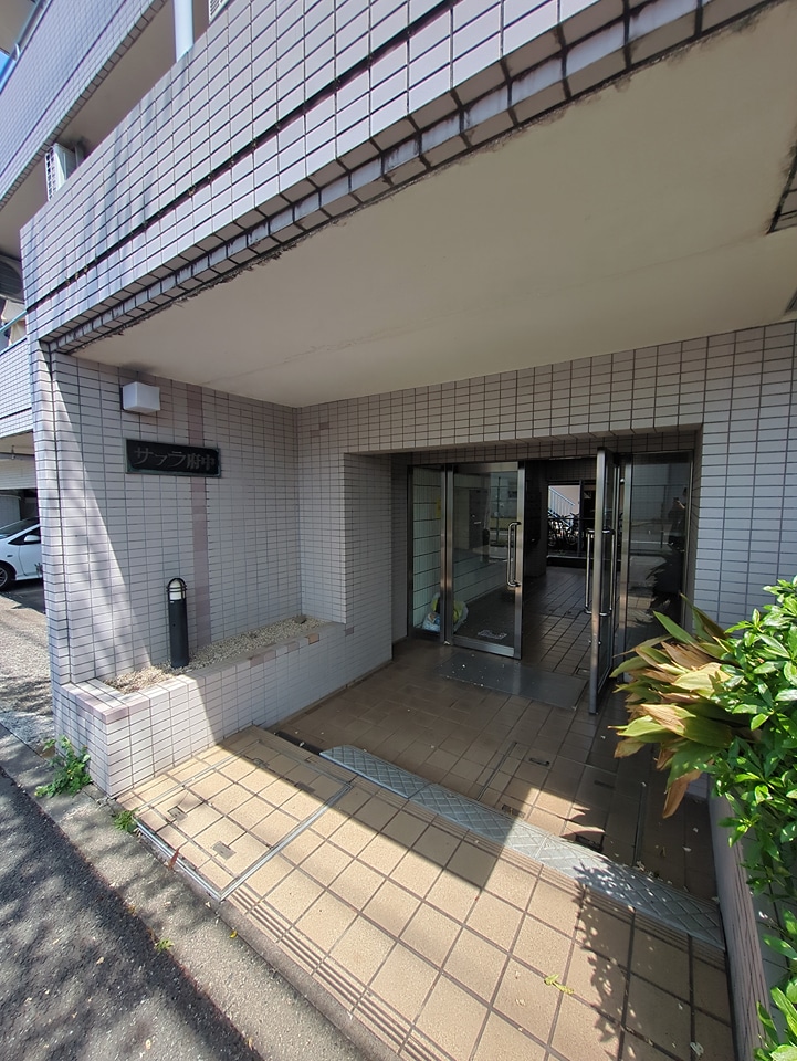 24/30 エントランス