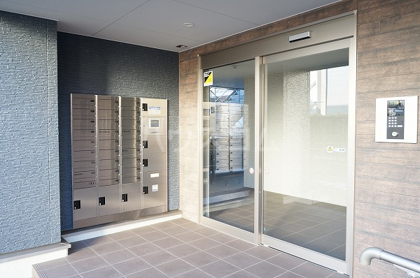 23/30 エントランス