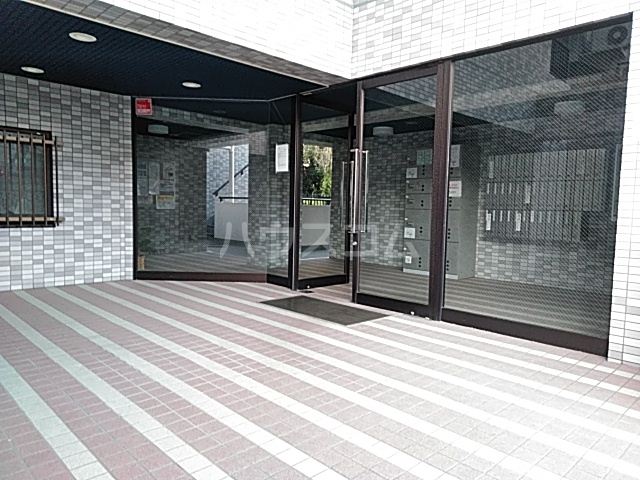 28/30 エントランス