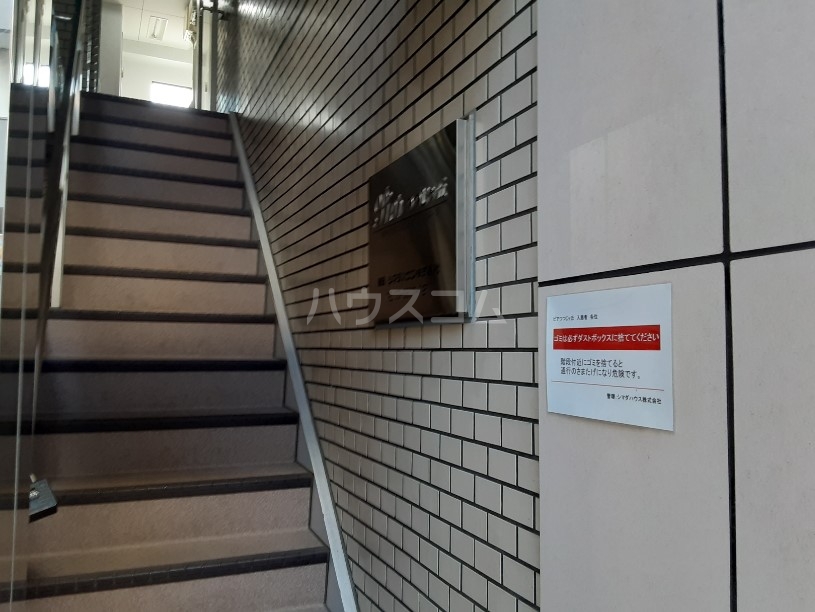 18/28 エントランス