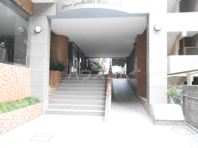 28/30 エントランス