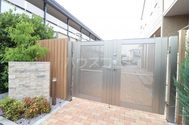 19/23 エントランス