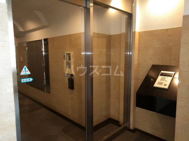 23/30 エントランス
