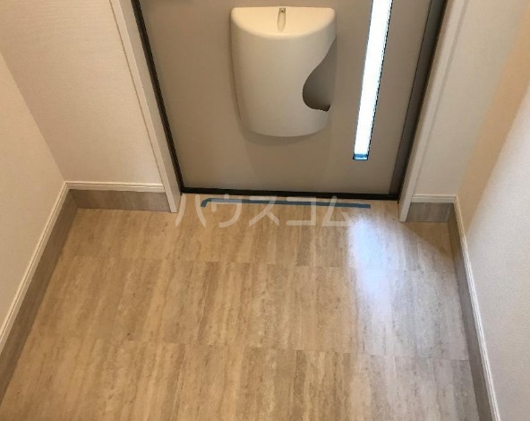 23/30 エントランス