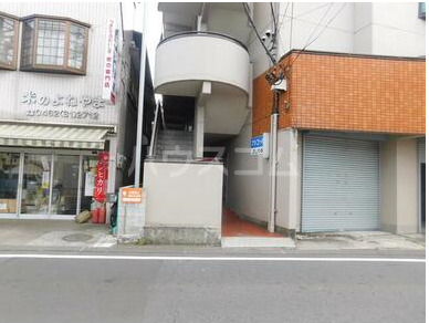 27/30 エントランス