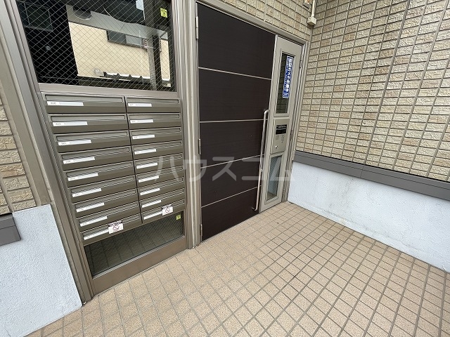 26/30 エントランス