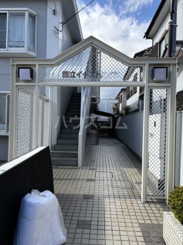 18/26 エントランス