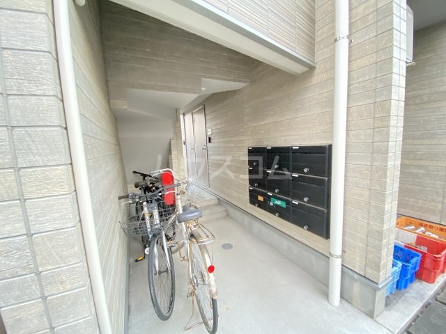 20/30 エントランス