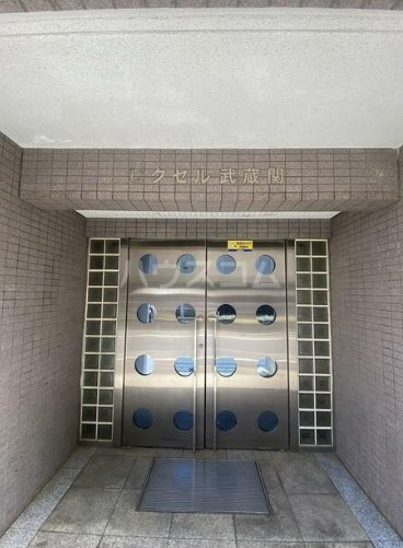 18/22 エントランス