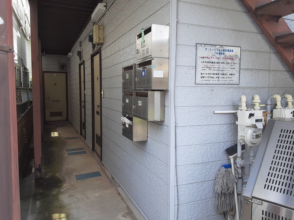 16/23 エントランス