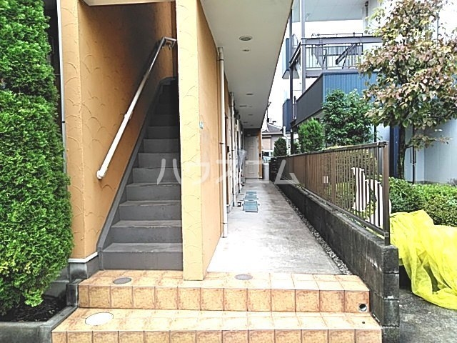 25/30 エントランス