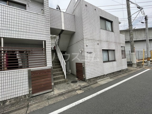 23/30 エントランス