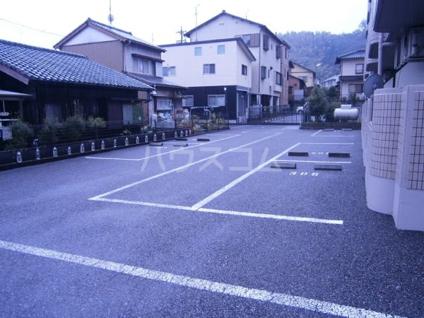 16/17 駐車場
