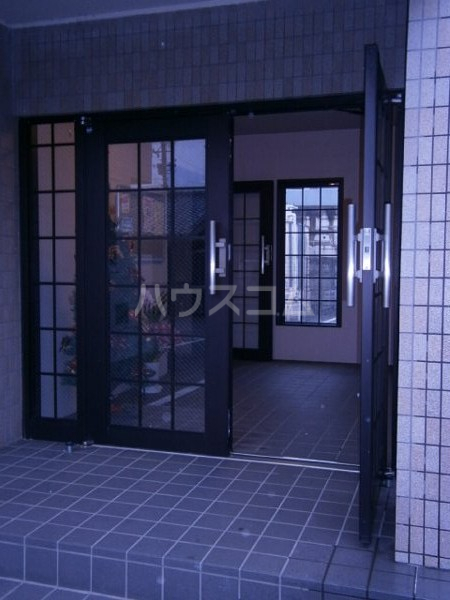 16/18 エントランス