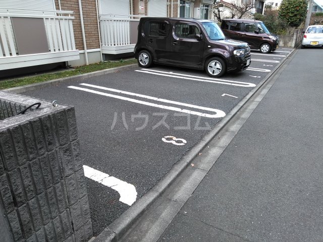 27/30 駐車場