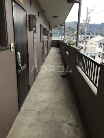 20/21 エントランス