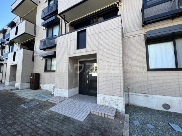 28/30 エントランス