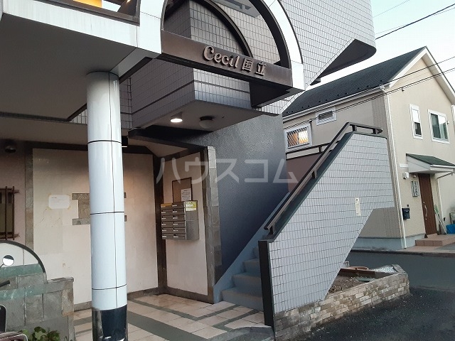 26/30 エントランス